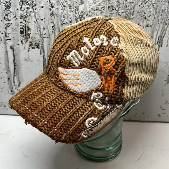 True Religion Strap Back - Picture 1 of 11